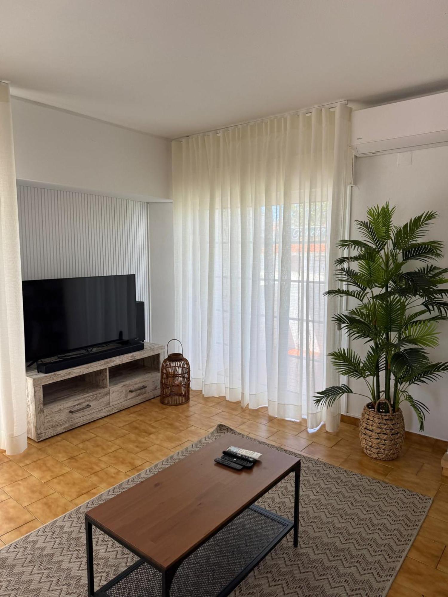 Cozy Oura Apartment