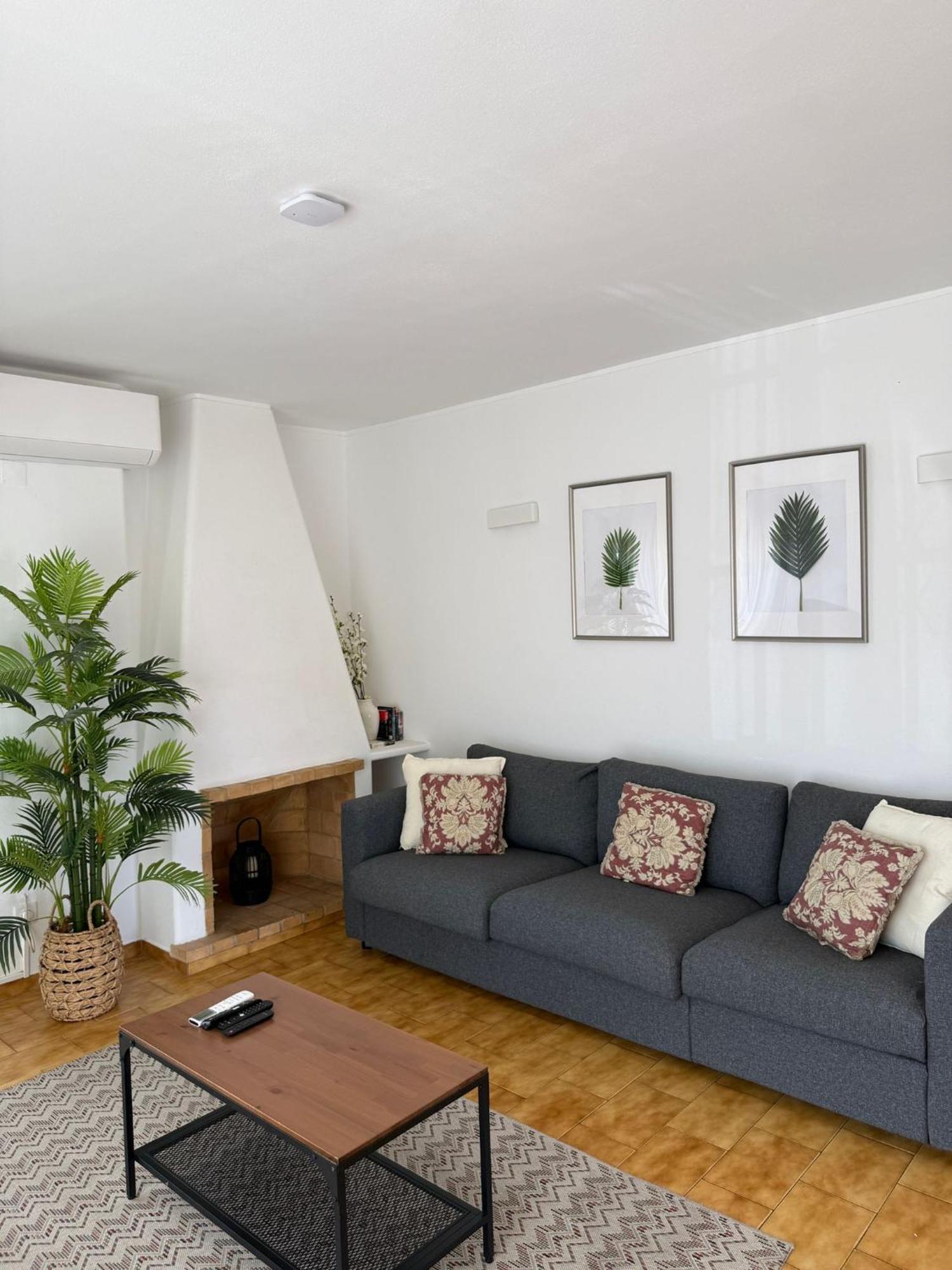 Cozy Oura Apartment *